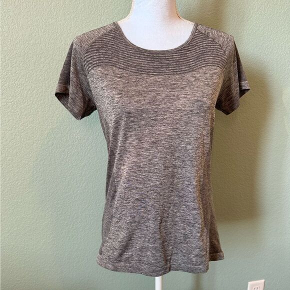Grey Nike DryFit Athletic Short Sleeve Shirt Size Large - Picture 1 of 5